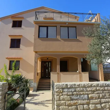 Διαμέρισμα Borik Hills *
