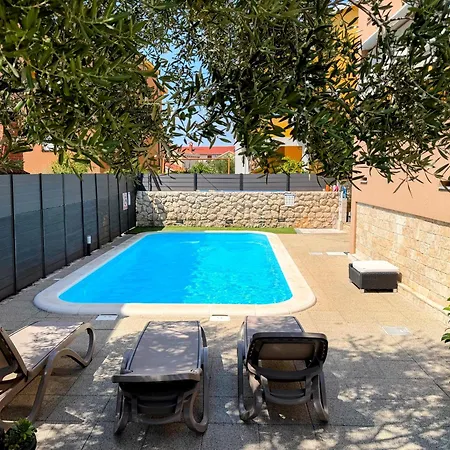 Διαμέρισμα Borik Hills *